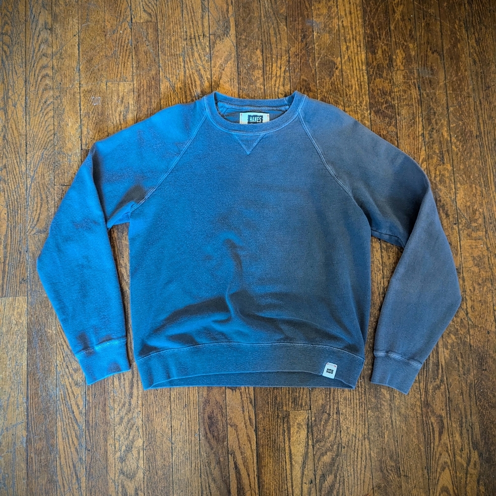 Hanes Crew Neck Sweatshirt M (actual size more like small)